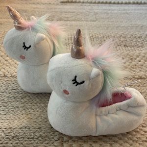 Fuzzy Unicorn Slippers from Old Navy. XS 5/6